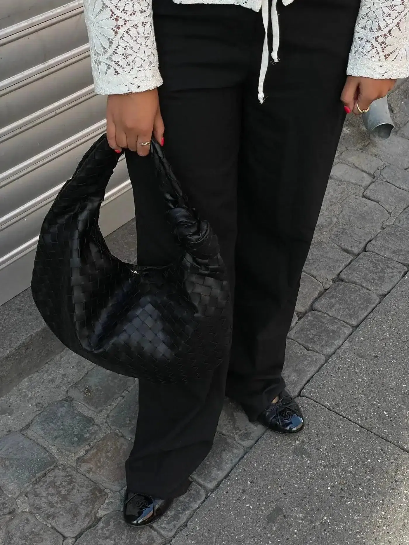 Amara – Refined stylish silhouette – Midi handbag