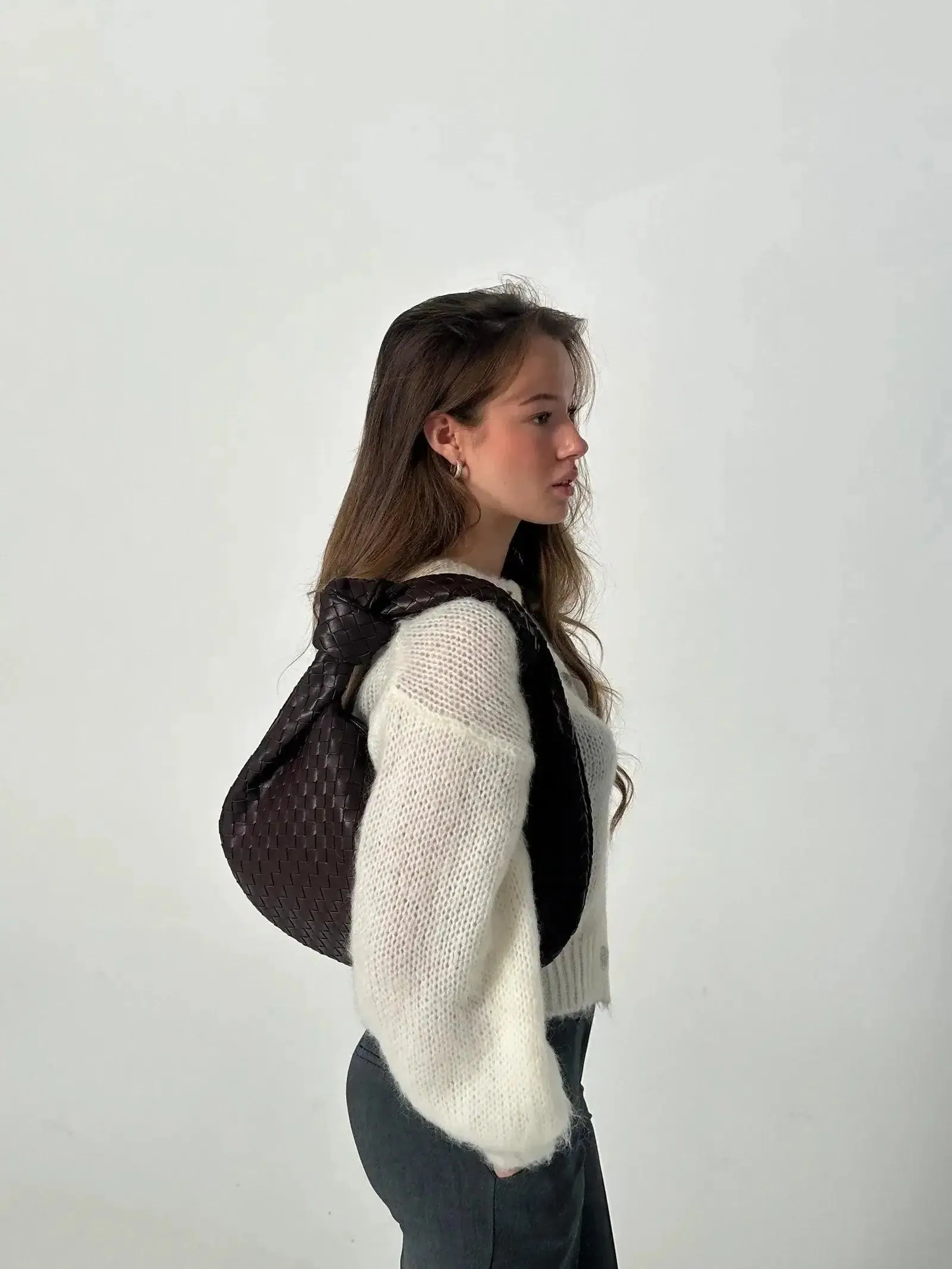 Amara – Refined stylish silhouette – Midi handbag