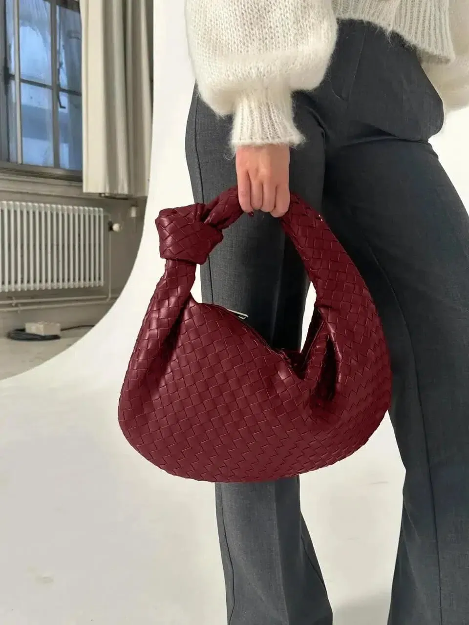 Amara – Refined stylish silhouette – Midi handbag