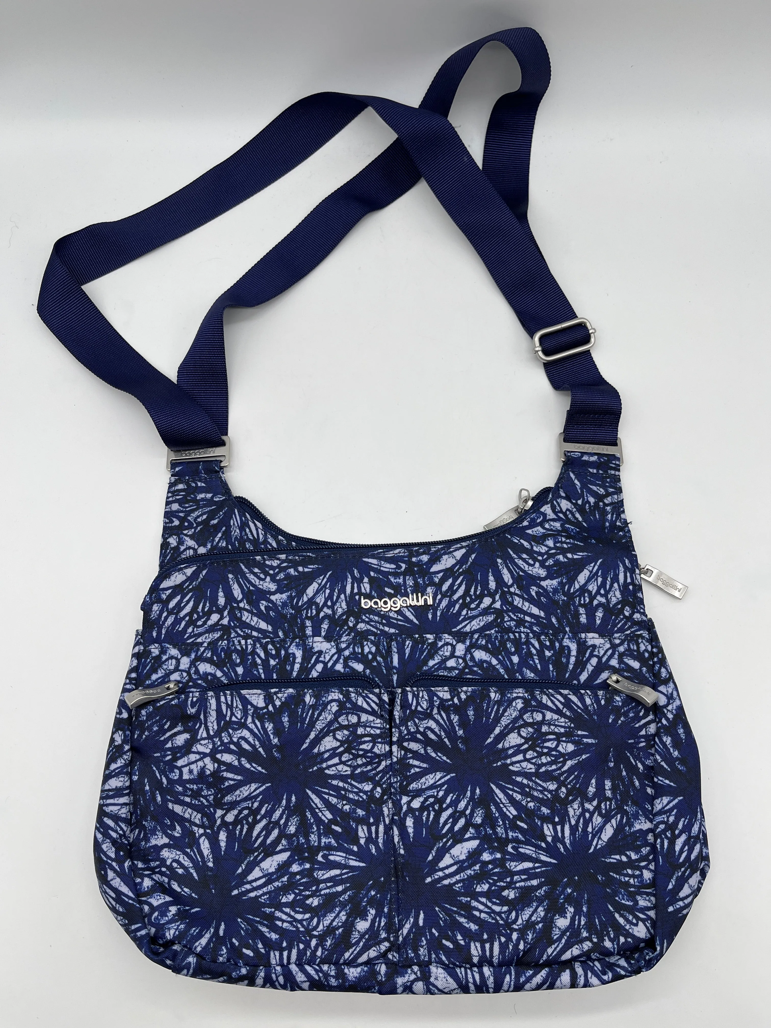 Handbag By Baggallini, Size: Medium