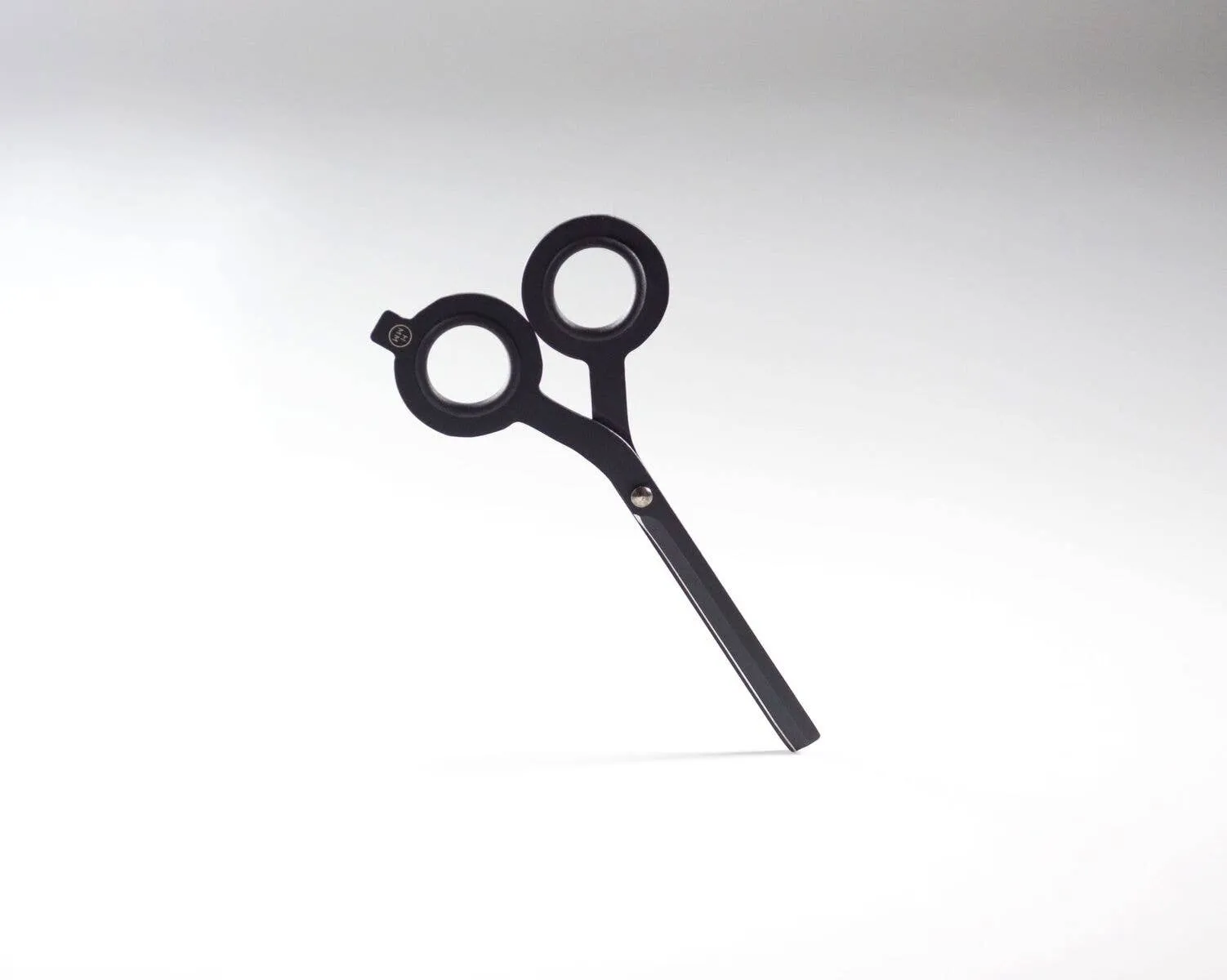 HMM Black Scissors with Base