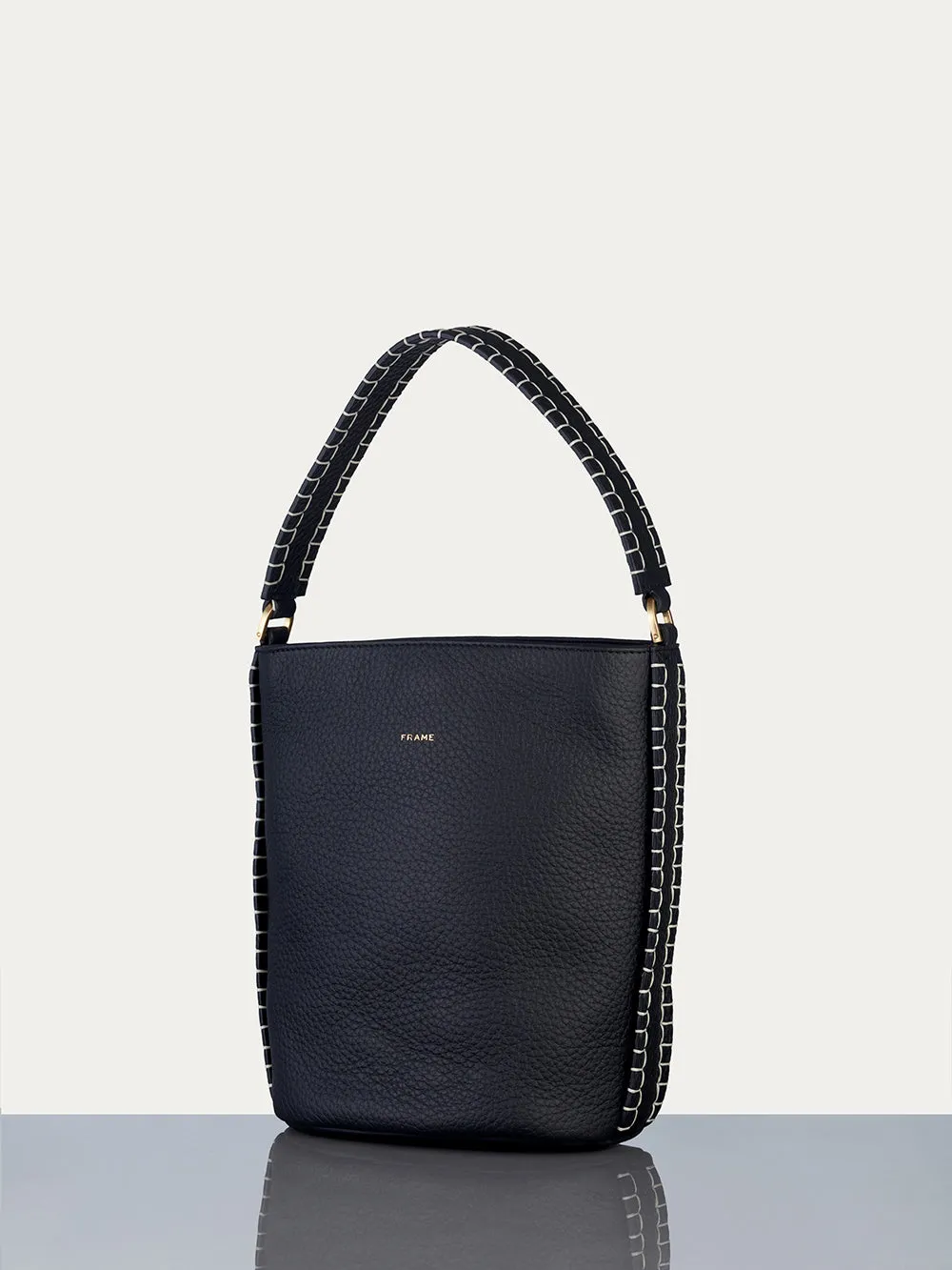 Le Artisan Bucket Bag -- Noir