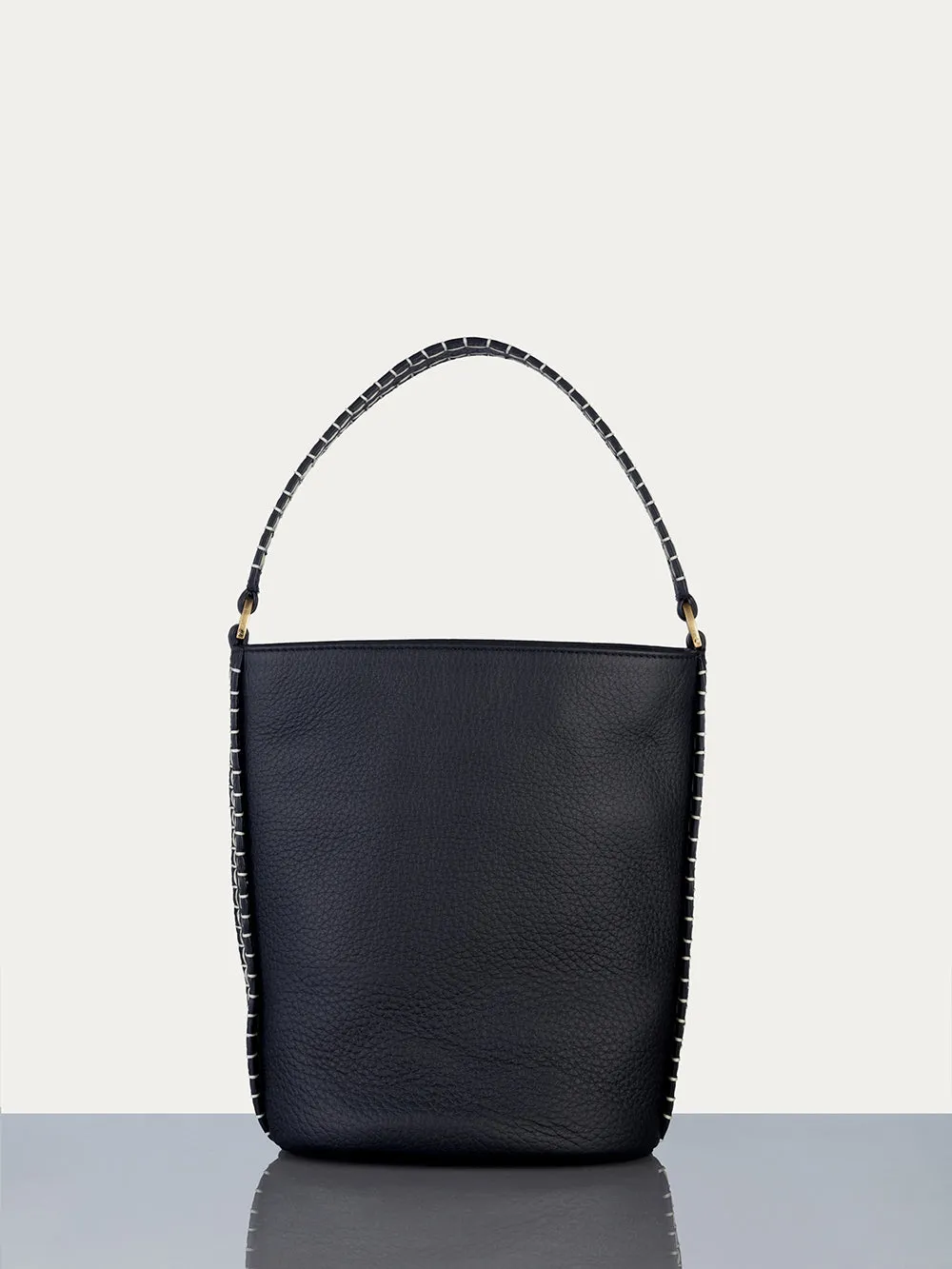 Le Artisan Bucket Bag -- Noir