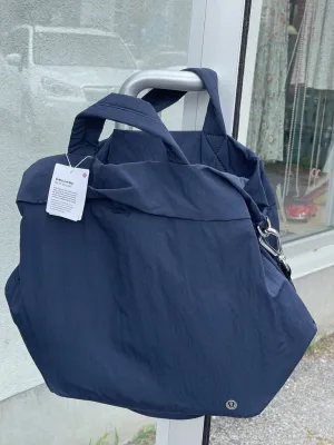 Lululemon on my level Handbag NWT