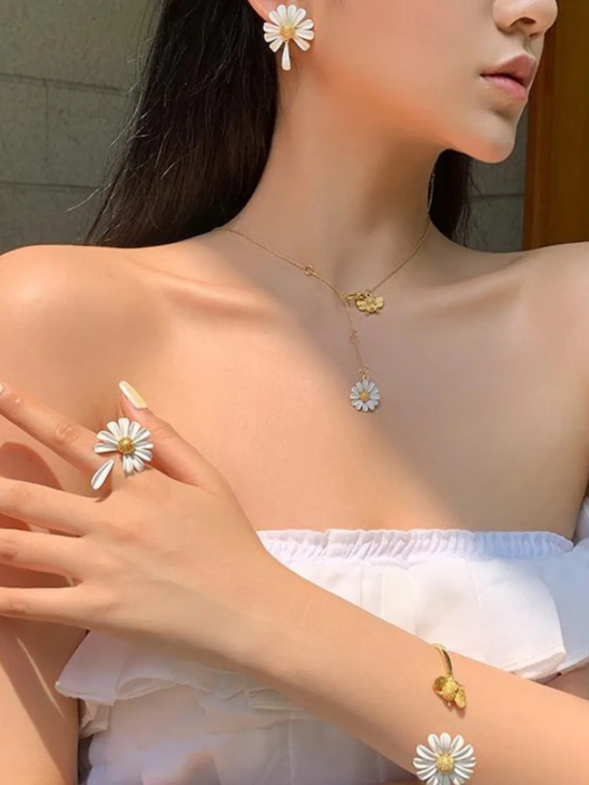 Pretty Petals Daisy Flower Bracelet
