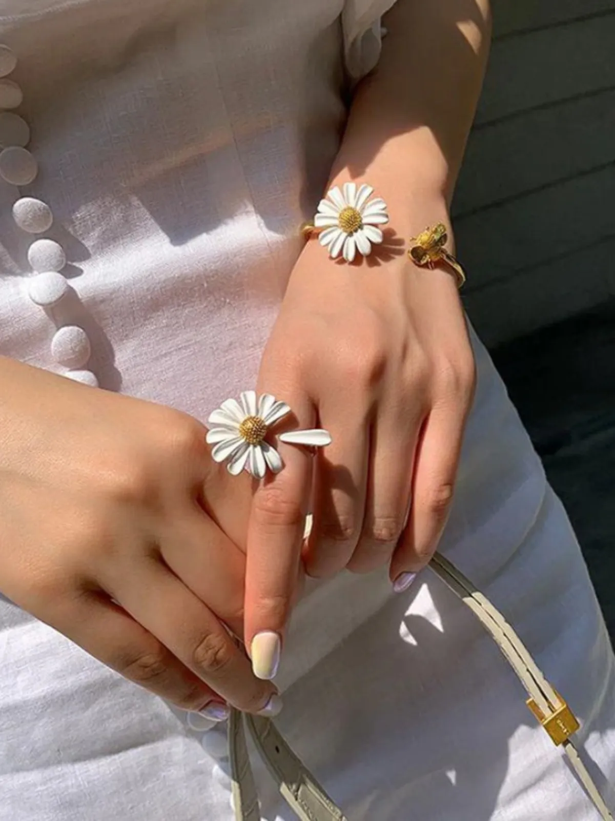 Pretty Petals Daisy Flower Bracelet